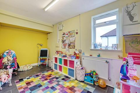 41 Forest Drive, Theydon Bois, Epping, CM16 7HB