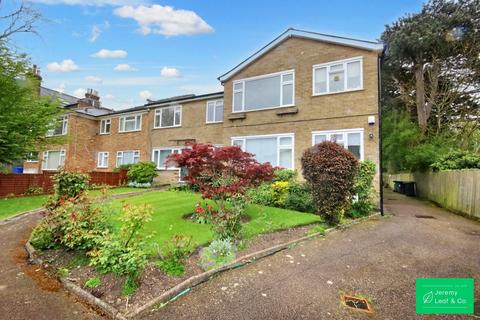 2 bedroom flat for sale, Holden Road, Woodside Park, N12