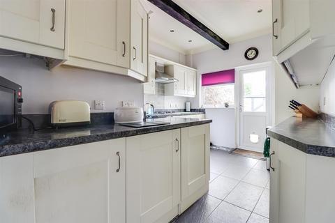 50 Belfairs Drive, Leigh-on-sea, SS9 3AA