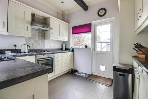 50 Belfairs Drive, Leigh-on-sea, SS9 3AA
