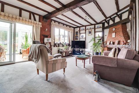 50 Belfairs Drive, Leigh-on-sea, SS9 3AA