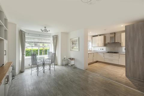 2 bedroom flat for sale, Southdown Road, Harpenden
