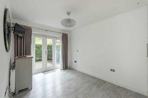 2 bedroom flat for sale, Southdown Road, Harpenden
