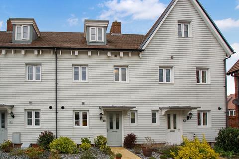 4 bedroom townhouse for sale, Highgrove Crescent, Polegate BN26