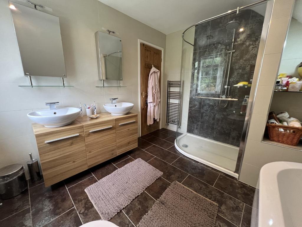 Modern En-suite