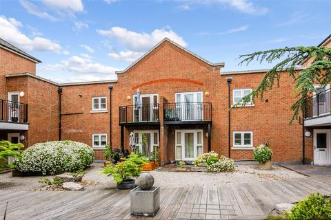 2 bedroom flat for sale, Maple Gardens, Epsom