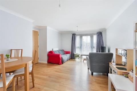 2 bedroom flat for sale, Maple Gardens, Epsom