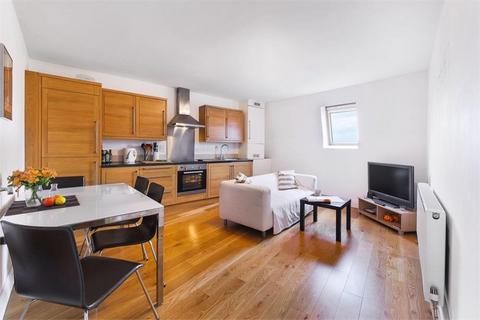 2 bedroom apartment to rent, Crescent Lane, Clapham