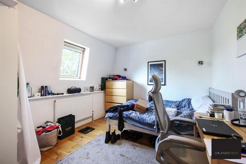 2 bedroom apartment to rent, Crescent Lane, Clapham