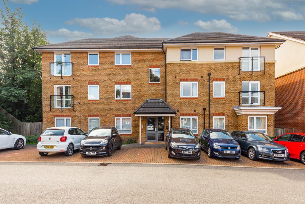Dalmeny Way, Epsom 2 bed flat for sale £350,000