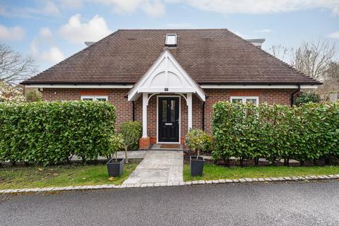 8 Downs Reach, Epsom, KT17 3DJ