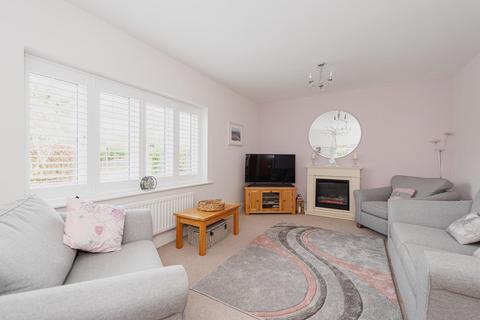 8 Downs Reach, Epsom, KT17 3DJ