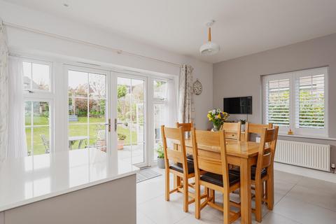 8 Downs Reach, Epsom, KT17 3DJ