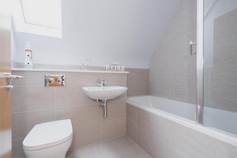 8 Downs Reach, Epsom, KT17 3DJ