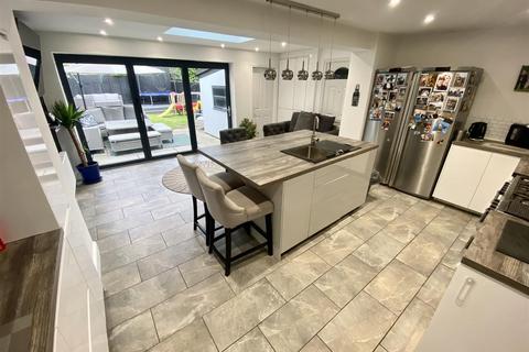 46 Maple Springs, Waltham Abbey, EN9 3LL