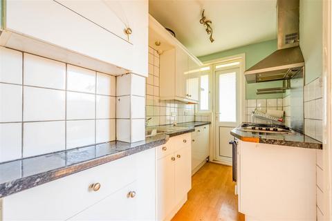 2 bedroom apartment for sale, CARLTON AVENUE, Westcliff-On-Sea