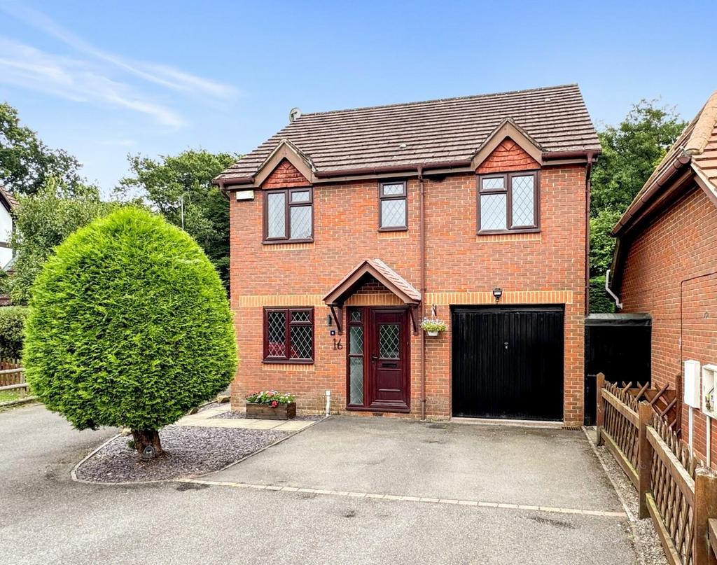 Primrose Drive, Kingsnorth, Ashford TN23 5 bed detached house for sale