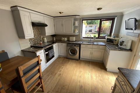 105 Ashburnham Road, Pembrey, Burry Port, SA16 0TW
