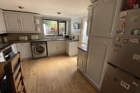105 Ashburnham Road, Pembrey, Burry Port, SA16 0TW