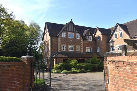 3 bedroom apartment for sale, Chaucer Avenue, Weybridge, KT13