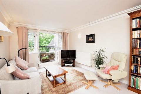 3 bedroom apartment for sale, Chaucer Avenue, Weybridge, KT13