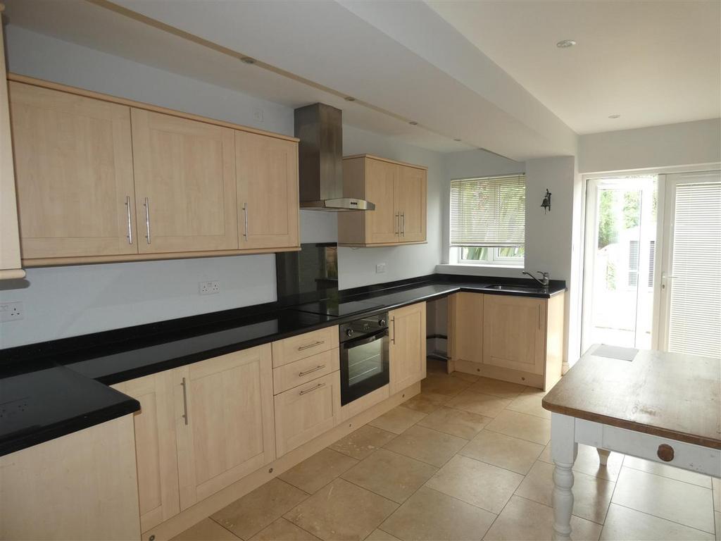 Kitchen 1.JPG