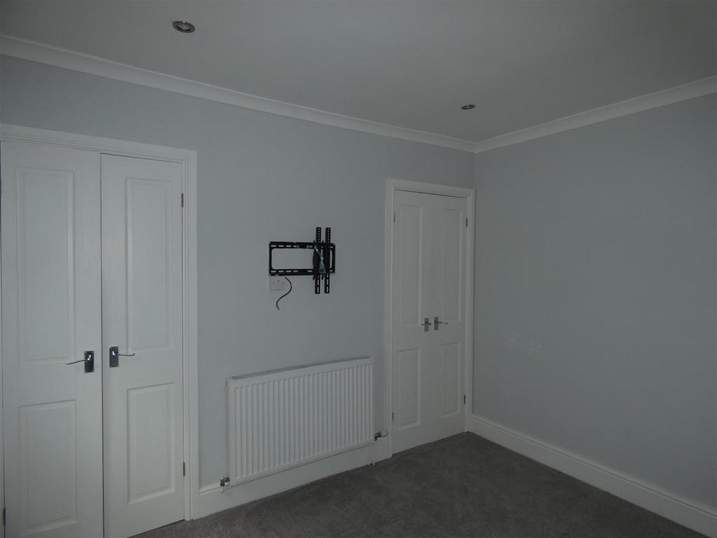 Bedroom 1.JPG
