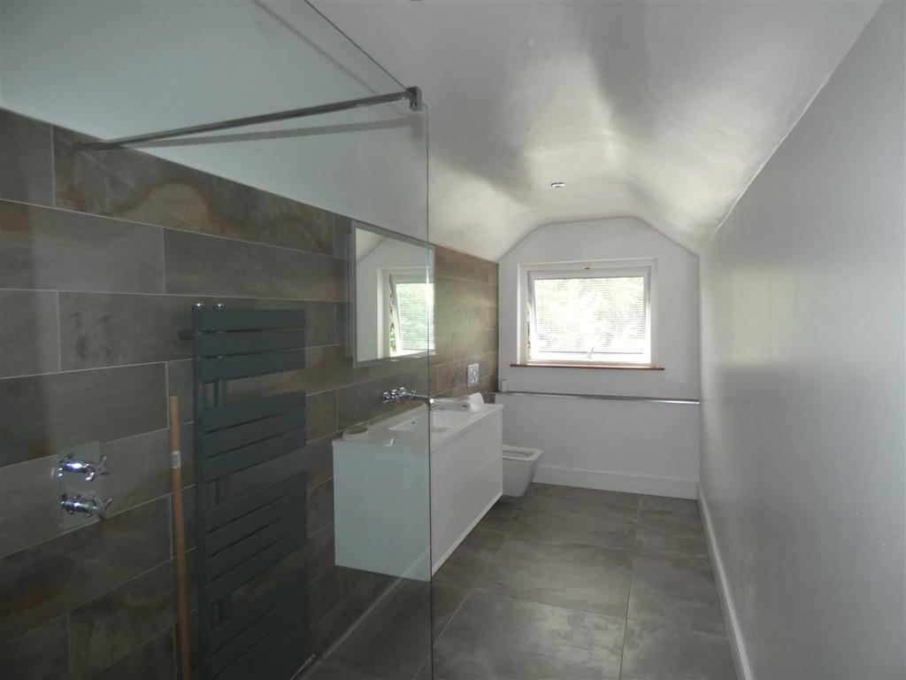 Bathroom 1.JPG