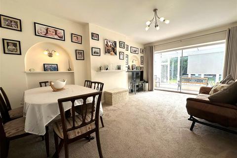 250 Park Avenue, Bushey, WD23 2BH