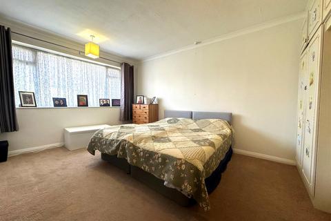 250 Park Avenue, Bushey, WD23 2BH