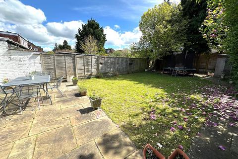 250 Park Avenue, Bushey, WD23 2BH