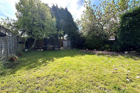 250 Park Avenue, Bushey, WD23 2BH