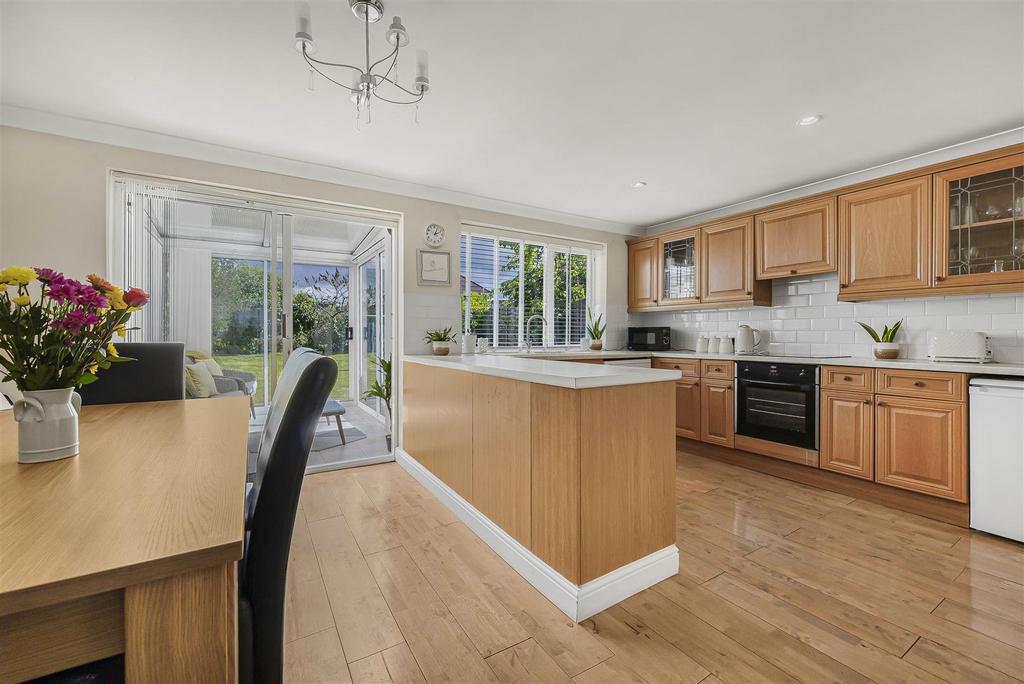 Greenfields Road, Reading 3 bed semidetached house for sale £380,000