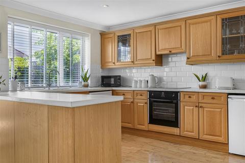 66 Greenfields Road, Reading, RG2 8SG