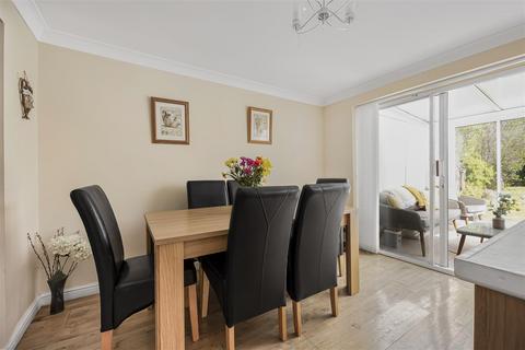 66 Greenfields Road, Reading, RG2 8SG