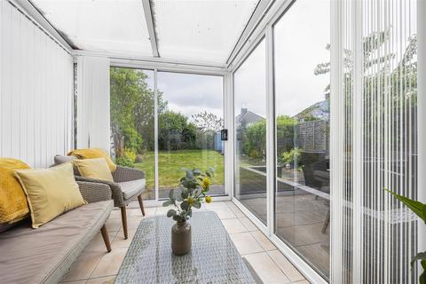66 Greenfields Road, Reading, RG2 8SG