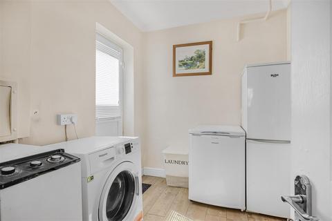 66 Greenfields Road, Reading, RG2 8SG