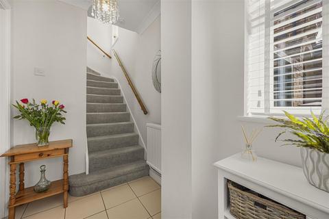 66 Greenfields Road, Reading, RG2 8SG