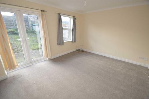 2 bedroom house to rent, Brynmore Drive, Macclesfield, Cheshire