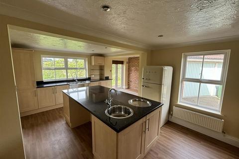 4 bedroom house to rent, Mansfield Avenue, Quorn