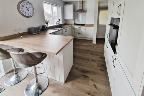 14 Cheetham Drive, Maltby, Rotherham, S66 8JS