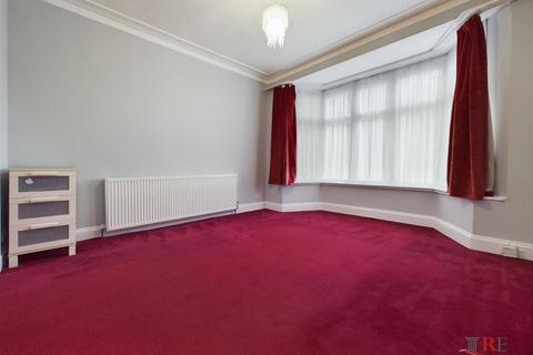3 bedroom semi-detached house to rent, Cheviot Gardens, London