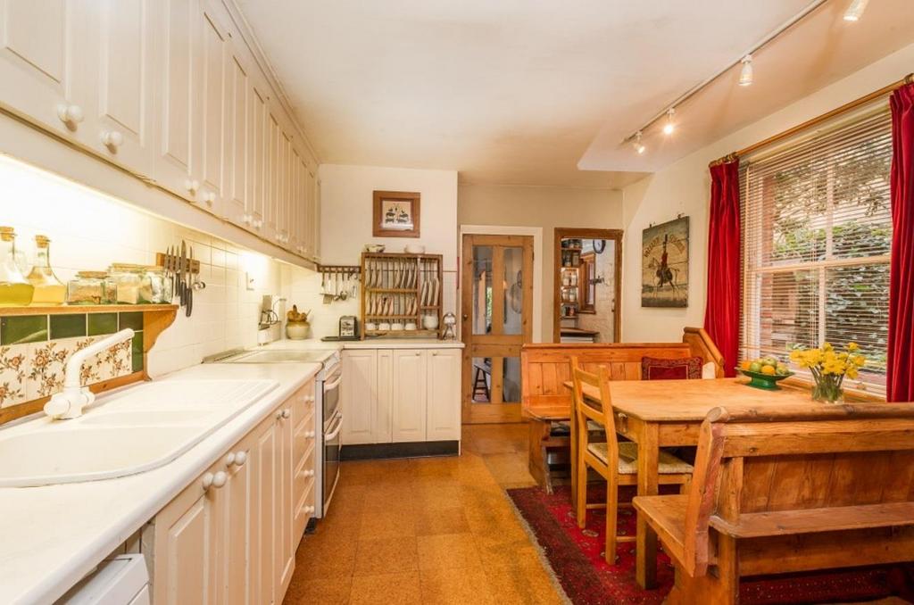 Kitchen from door to outside DSC1851.jpg