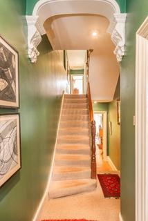 32 Baronsmere Road, London, N2 9QE