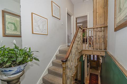 32 Baronsmere Road, London, N2 9QE