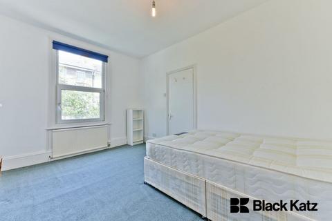 4 bedroom end of terrace house to rent, SE5