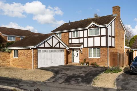 4 Shrewton Close, Trowbridge, BA14 0XS