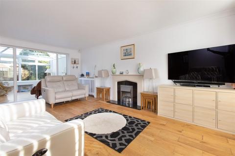 4 Shrewton Close, Trowbridge, BA14 0XS