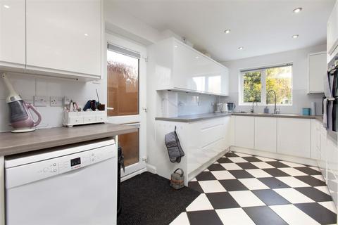 4 Shrewton Close, Trowbridge, BA14 0XS