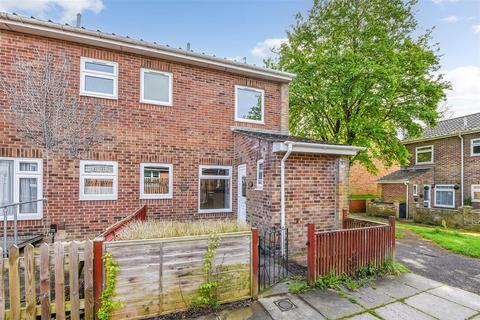 3 bedroom end of terrace house for sale, Tintagel Close, Andover